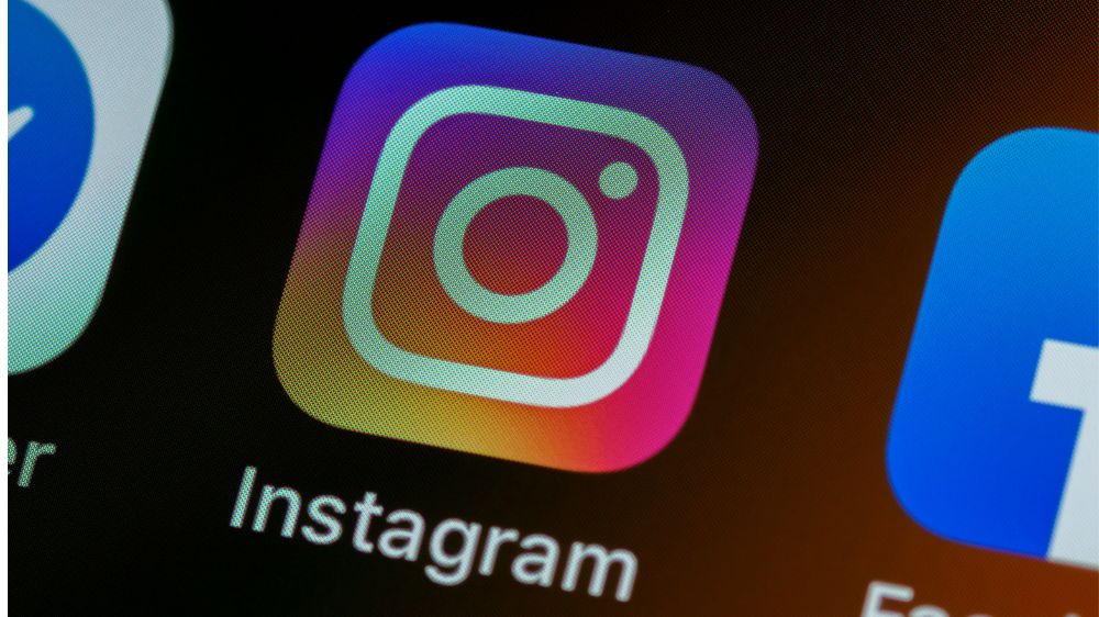 Cara Buat Caption Berbeda di Setiap Foto Carousel Instagram dengan Fitur Terbaru