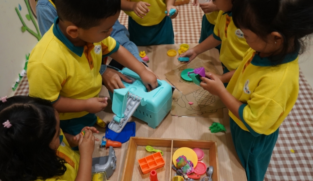 Permainan Sensorik Dapat Membantu Anak Merasa Lebih Nyaman dengan Makanan