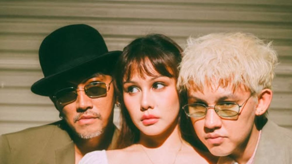Lirik Lagu Momentary Pleasure - The Midnight Darlings