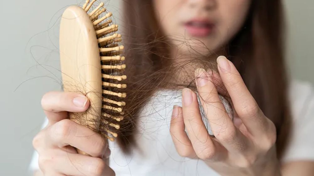 Cara Mengatasi Rambut Rontok Secara Alami dan Efektif, Bisa Dilakukan di Rumah
