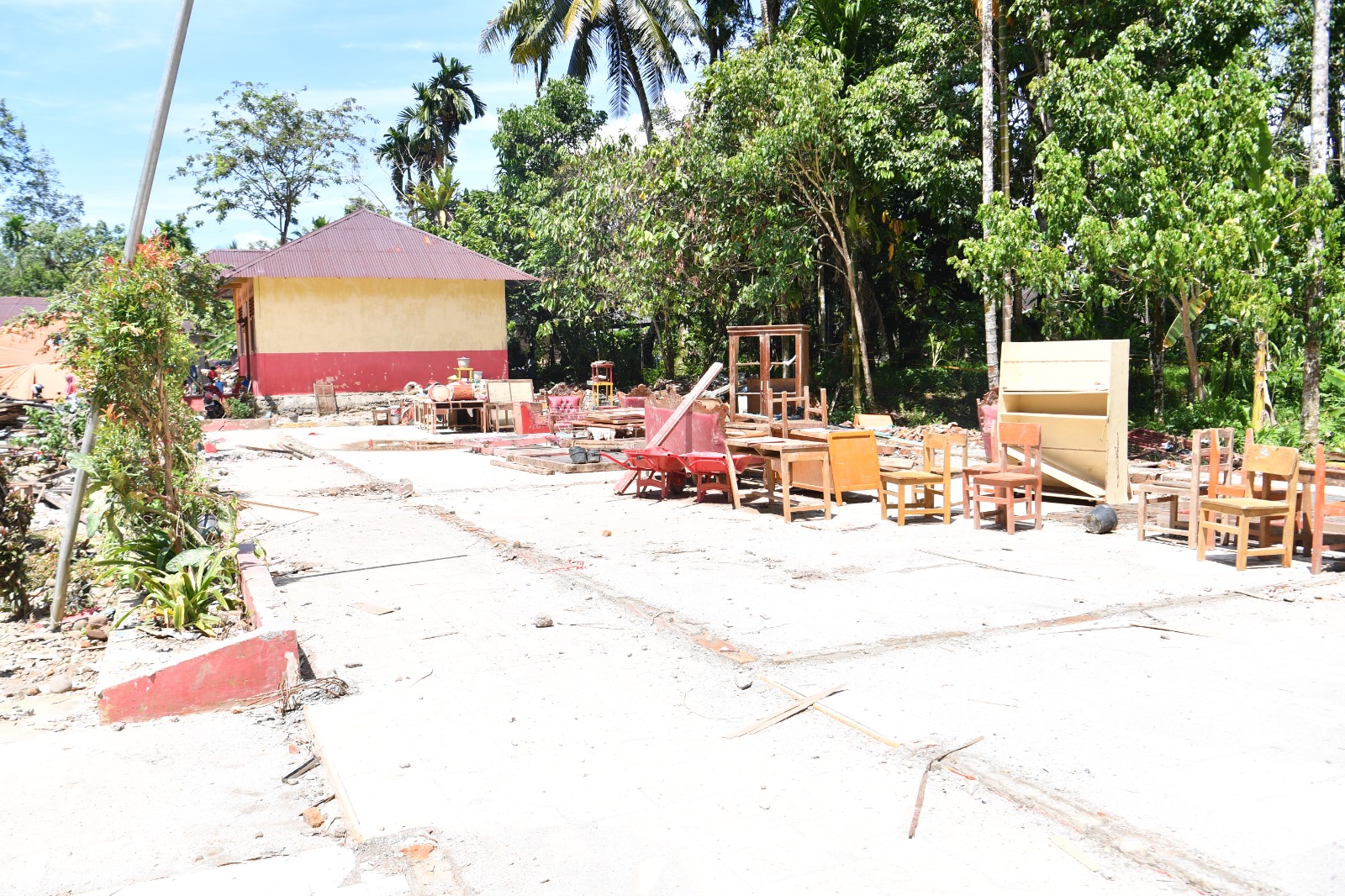 Kemendikdasmen Percepat Pendirian Tenda Darurat dan Bantuan ke Sekolah Terdampak Bencana