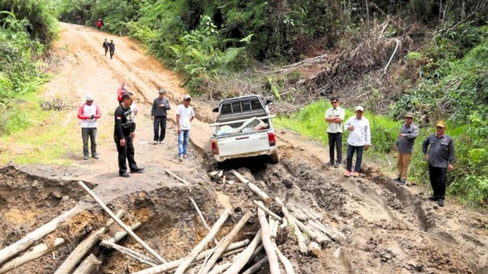 Terkini: Jembatan Putus di Malinau, Jalur Alternatif Mulai Dibangun Warga