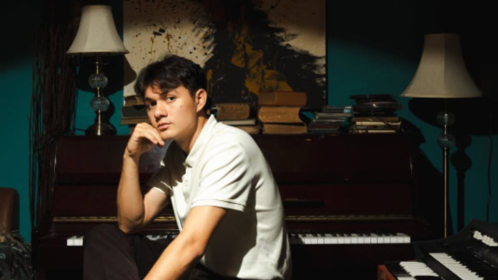 Lirik Lagu Biar Kita Jadi Kenangan - Paul Aro