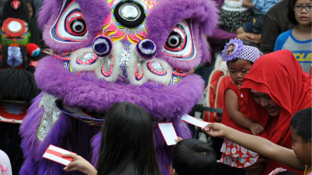 Makna Tradisi Angpao dalam Perayaan Tahun Baru Imlek