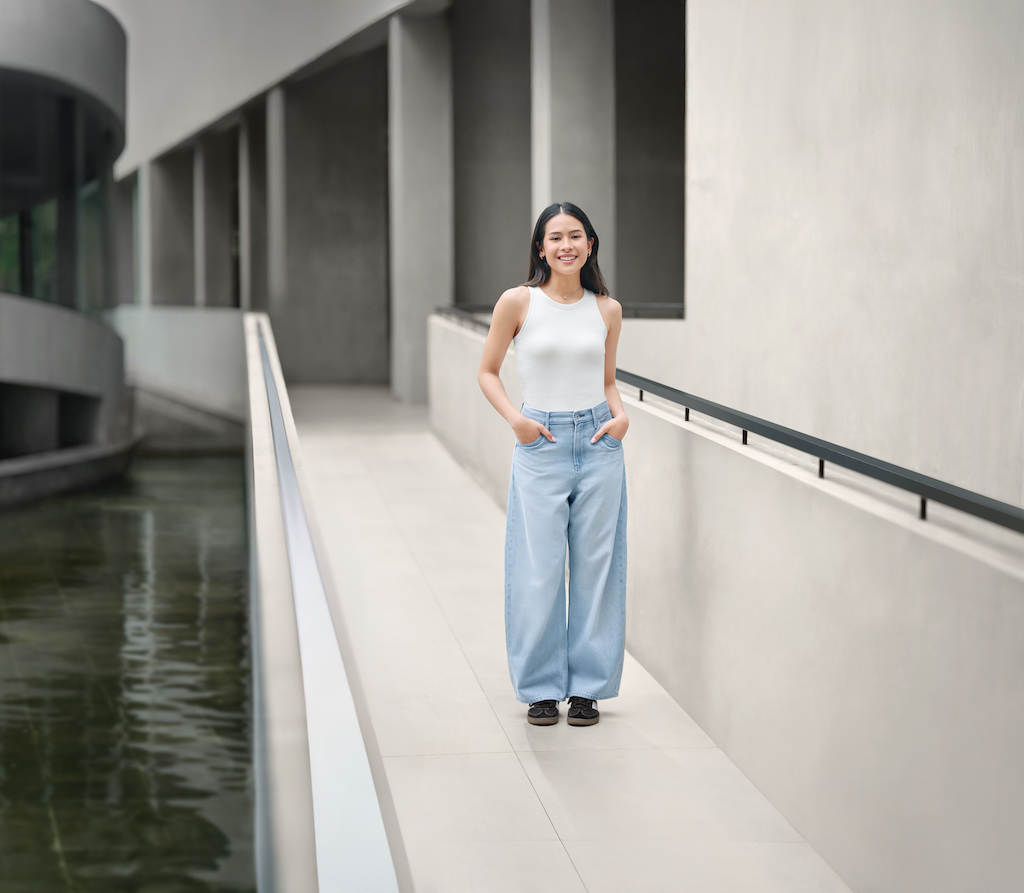 OOTD Maudy Ayunda Tampil Stylish dengan Padu Padan Jeans Sesuai Karakternya