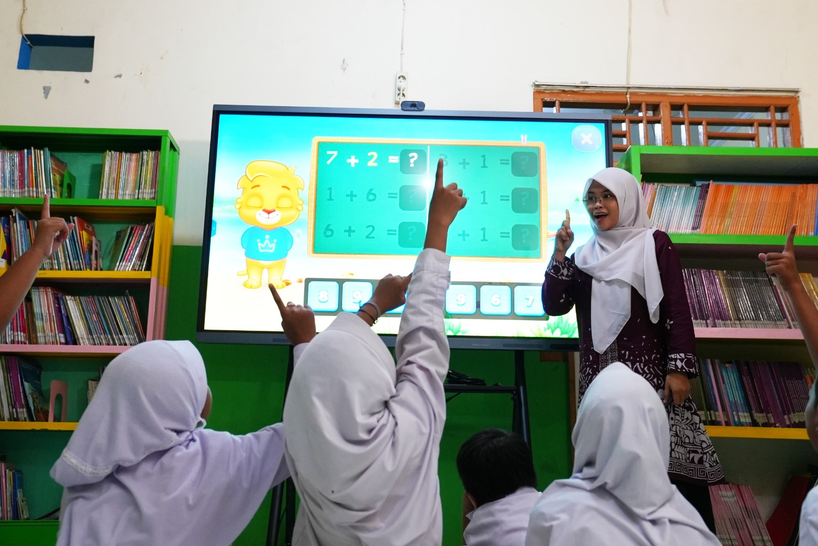 SLB Siapkan TV Interaktif agar Suasana Belajar di Kelas Bagi Murid ABK Lebih Menyenangkan