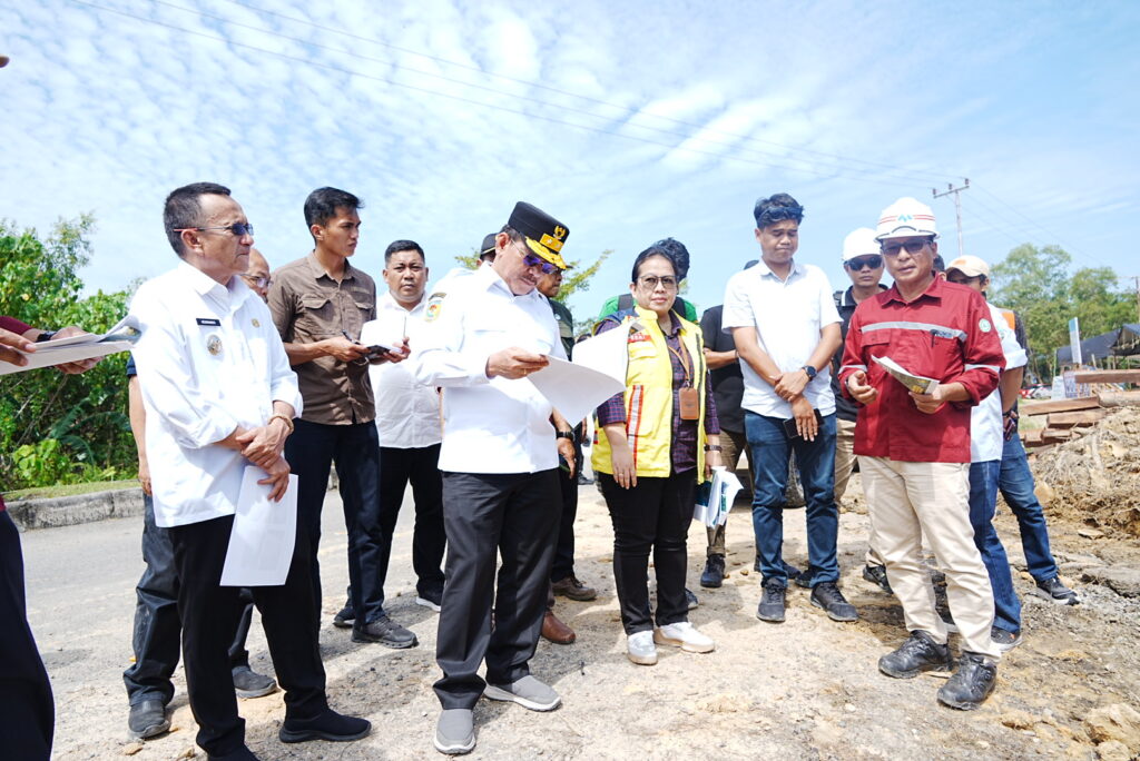 Langsung dari Lokasi! Wagub Kaltara Cek Jalan Strategis di Perbatasan 