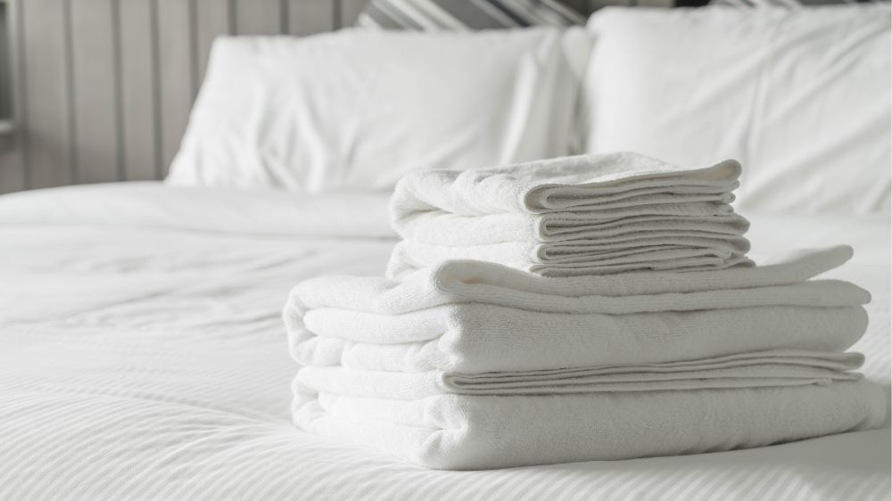 Cuaca Panas Bikin Gerah? Ini Tips Memilih Sprei dan Pakaian yang Nyaman