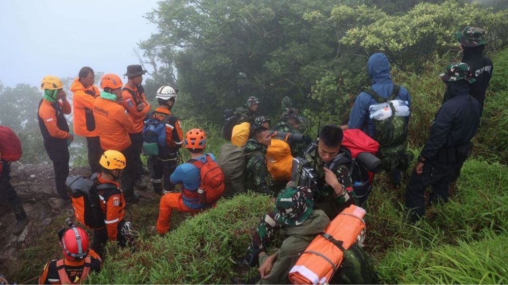 Pencarian Kecelakaan ATR 42-500, Tim SAR Temukan Beberapa Jenazah dan Bagian Tubuh