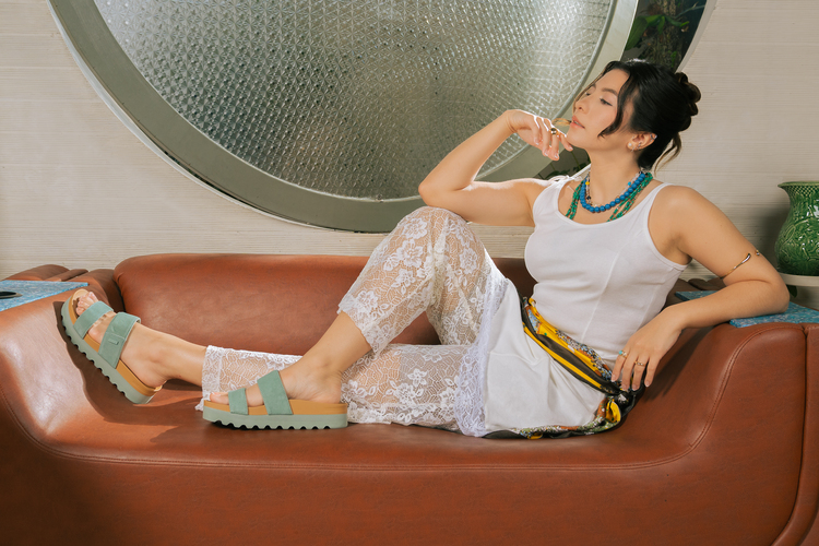 Tips Padu Padan Sandal dan Outfit Kece ala Shaloom Putri Kesayangan Wulan Guritno