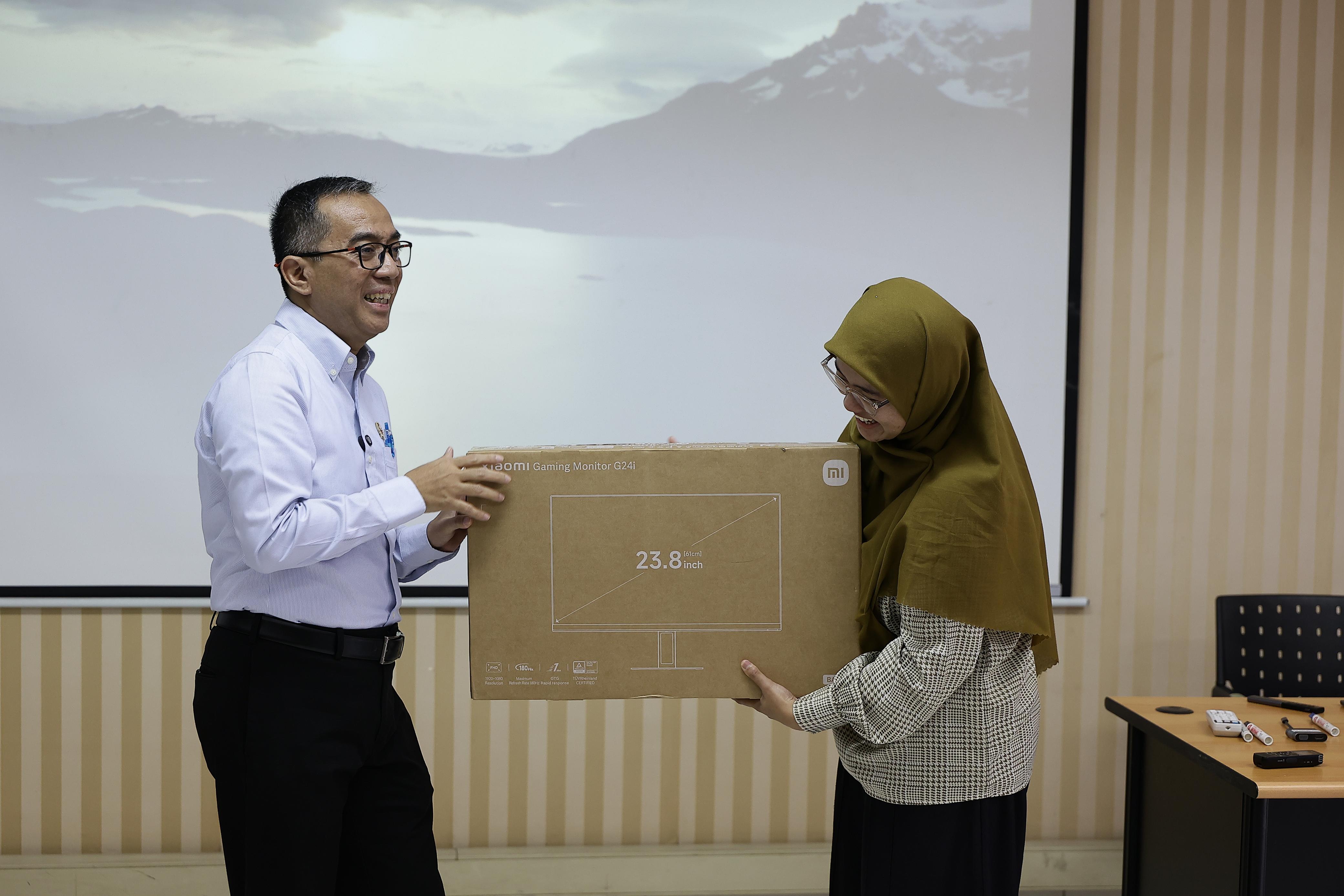 Kisah Sulis, Dosen Muda ITB yang Menginspirasi Lewat Riset Laut dan Ketulusan Hati