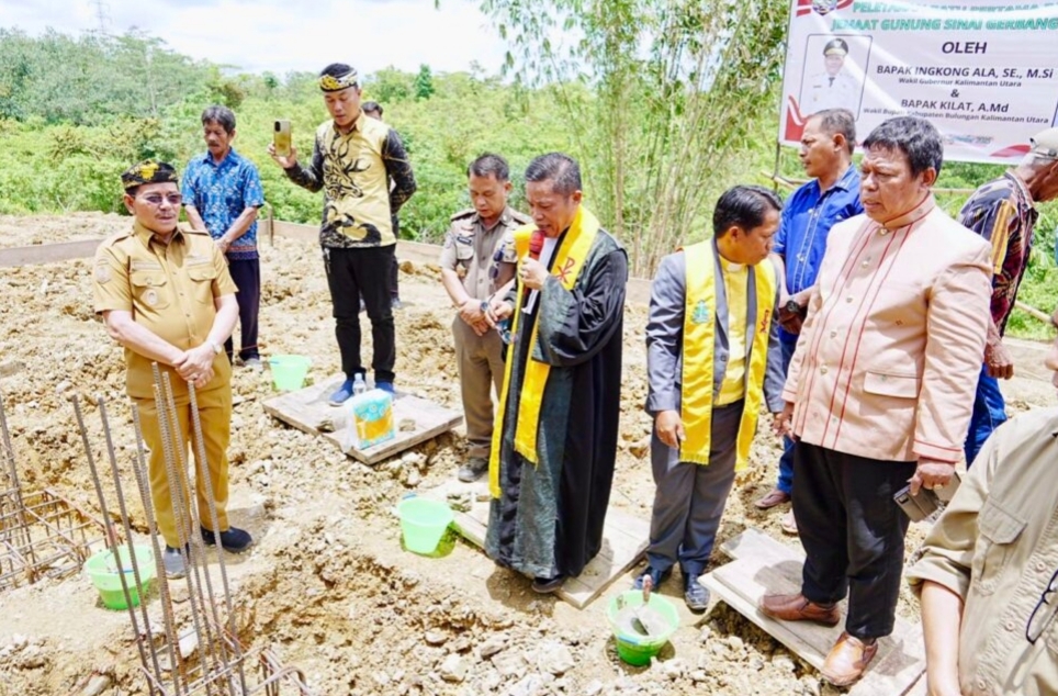 Momen Toleransi di Bulungan, Wagub Kaltara Letakkan Batu Pertama Rumah Pastori Gereja Toraja