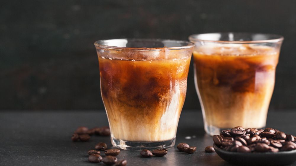 Cuaca Panas Bikin Gerah? Coba Resep Es Kopi Kelapa yang Segar dan Creamy ala Cafe