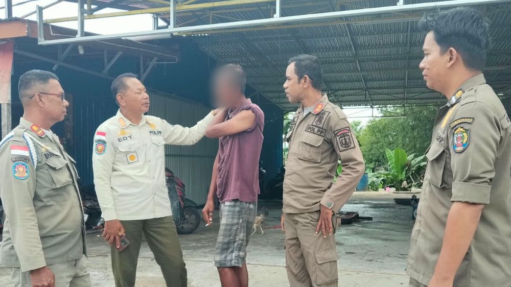 Laporan Warga Ditindaklanjuti, Satpol PP Nunukan Evakuasi ODGJ di Jalan Ujang Dewa dan Antar ke Keluarga