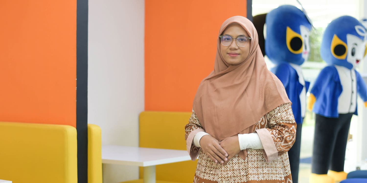 Jadi Doktor Pertama di Keluarga, Mardiah Rahmadani Lulus S3 Usia 26 Tahun dengan IPK 4,00