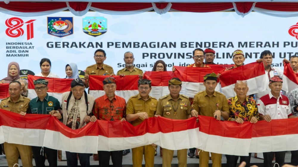 Semarak HUT ke-81 RI, Pemprov Kaltara Bagikan Bendera Merah Putih dan Ajak Masyarakat Kibarkan Bendera