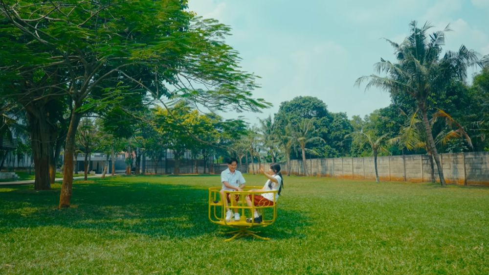 Lirik Lagu Adu Bola Mata - Tiara Andini