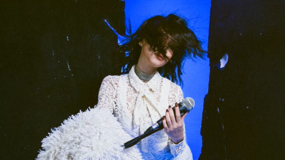 Lirik Lagu Tak Pantas Terluka (Lagi) - Keisya Levronka