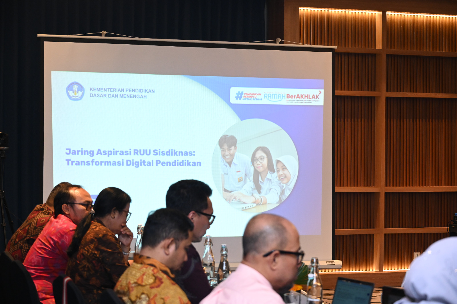 Jaring Aspirasi RUU Sisdiknas: Kemendikdasmen Dorong Pemanfaatan Teknologi sebagai Penguat Proses Pembelajaran