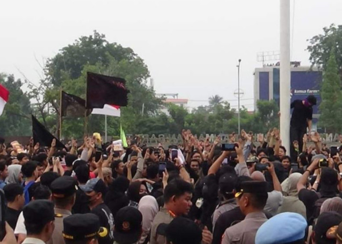 Mahasiswa Kalbar Gelar Demonstrasi, Desak Pemprov Buka Data Perusahaan yang Diduga Terlibat Karhutla