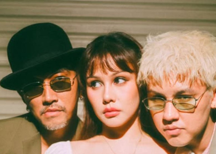 Lirik Lagu Momentary Pleasure - The Midnight Darlings