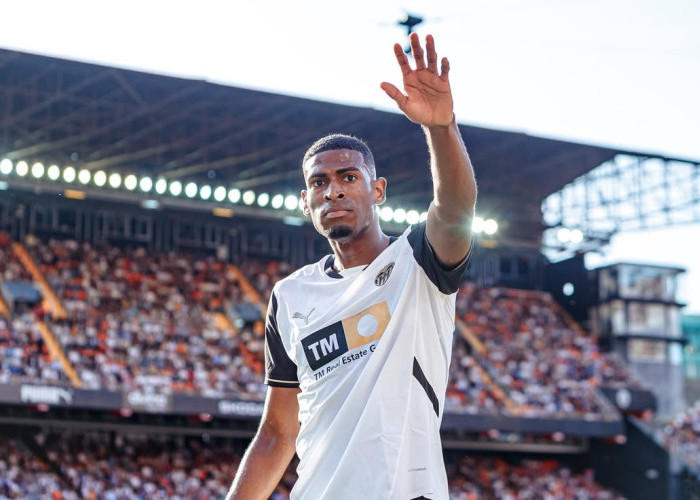Tolak Gaji Tinggi Valencia, Cristhian Mosquera Pilih Arsenal