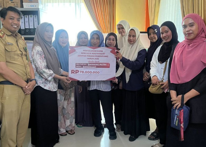 Kelompok Perempuan Desa Seberang Terima Dana Bergulir Rp78 Juta dari BUMDESMA Garuda Perkasa