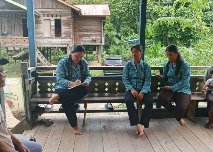 TP PKK Sembakung Atulai Data Ibu Hamil dan Balita di Desa Liuk Bulu untuk Pastikan Bantuan Tepat Sasaran