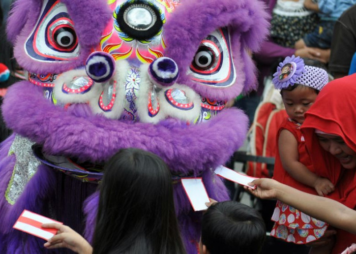 Makna Tradisi Angpao dalam Perayaan Tahun Baru Imlek