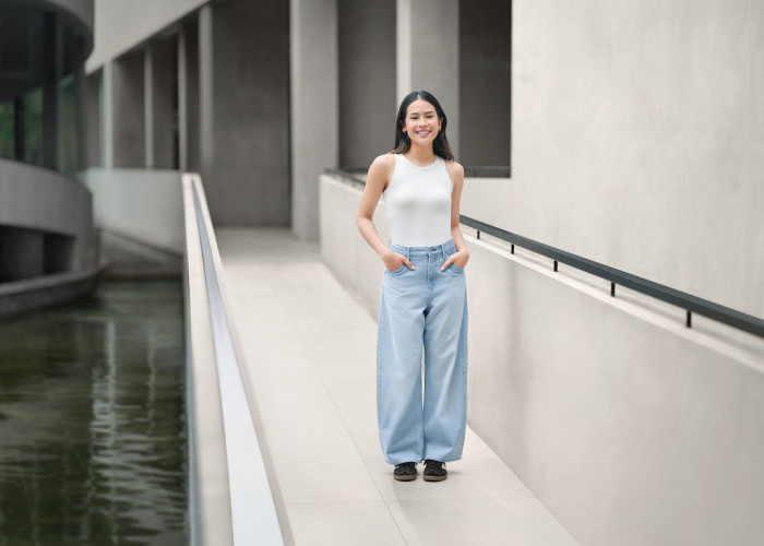 OOTD Maudy Ayunda Tampil Stylish dengan Padu Padan Jeans Sesuai Karakternya