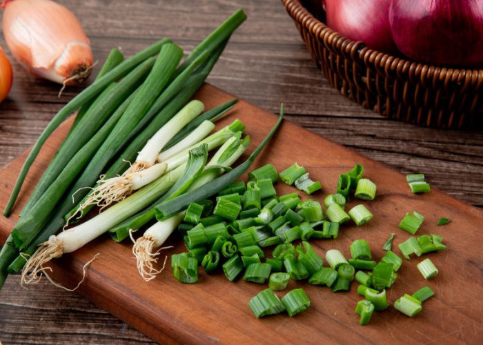 Cara Menyimpan Daun Bawang agar Tidak Cepat Layu di Kulkas