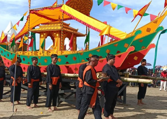 Ribuan Peserta dan Warga Semarakkan Pawai Budaya Festival Iraw Tengkayu XV 2026 di Tarakan