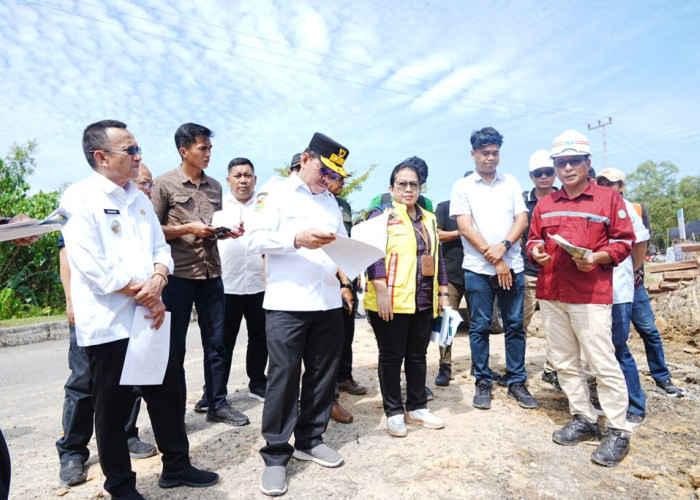 Langsung dari Lokasi! Wagub Kaltara Cek Jalan Strategis di Perbatasan 