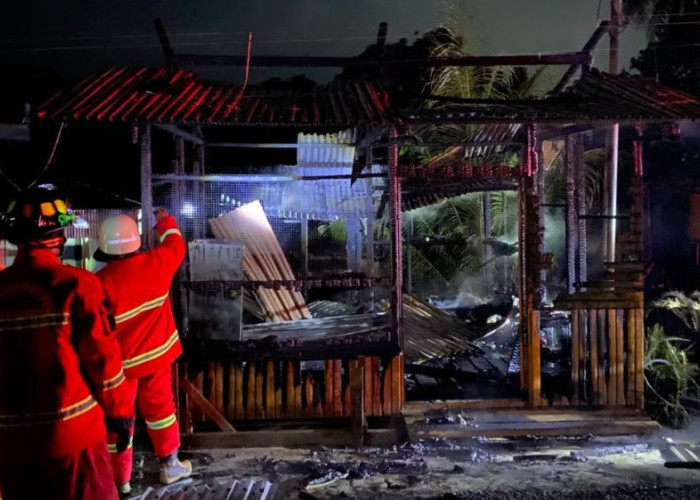 Kebakaran Kios Pakaian dan Sembako di Kuala Lapang Malinau, 36 Personel Damkar Dikerahkan hingga Dini Hari