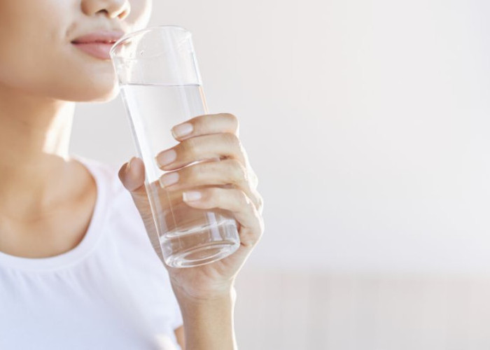 Bahaya Kurang Minum Air yang Sering Tidak Disadari