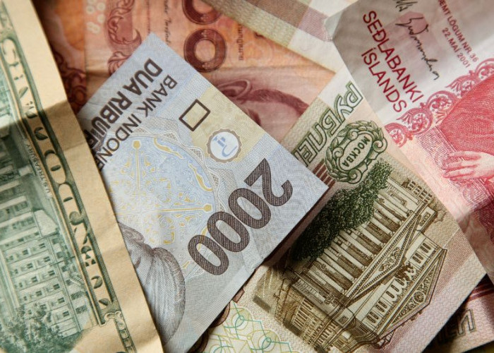 Nilai Tukar Rupiah Melemah Lagi Hari Ini, Sentuh Rp17.300 per Dolar AS di Tengah Tekanan Ekonomi Global