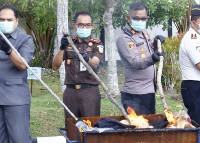 Kejari Nunukan Musnahkan Barang Bukti Puluhan Perkara, Termasuk 20,42 Gram Narkotika