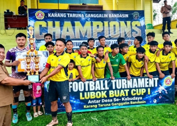 Penutupan Turnamen Sepak Bola Lubok Buat Cup I Berlangsung Meriah, Kunyit FC Bawa Pulang Gelar Juara