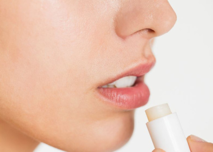 Cara Mengatasi Bibir Pecah-Pecah agar Kembali Lembap dan Sehat