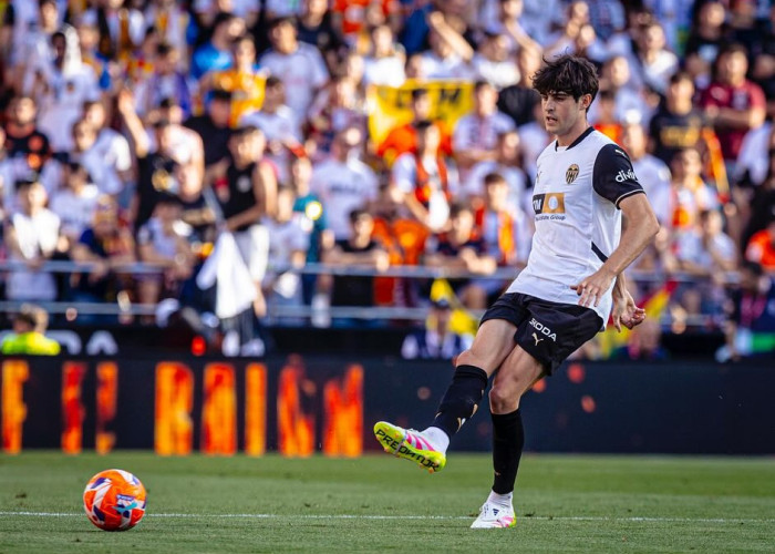 Javi Guerra Tolak Kontrak Baru di Valencia: Manchester United Bergerak!