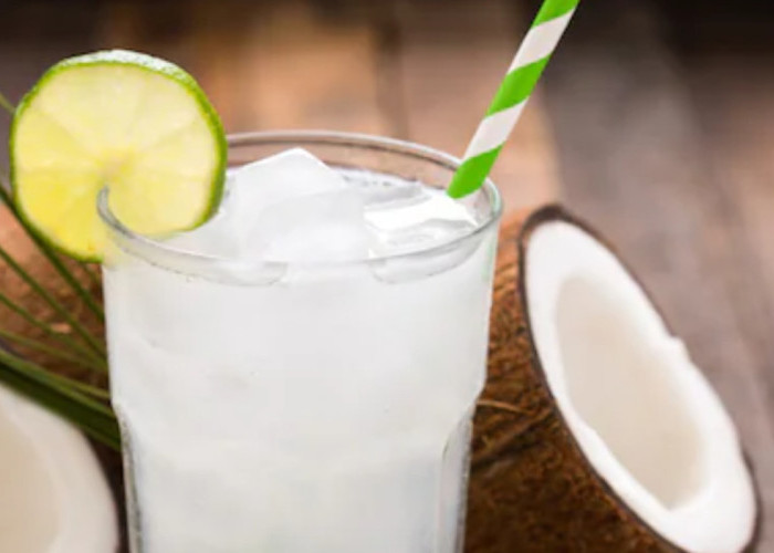 Air Kelapa vs Jus Buah, Mana yang Tokcer Turunkan Berat Badan? 