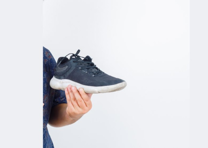 Sepatu Sering Bau? Ini Cara Mengatasinya dengan Bahan yang Ada di Rumah
