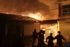 Kebakaran Tideng Pale Timur Tana Tidung Hanguskan Puluhan Bangunan, Petugas Gabungan Dikerahkan Padamkan Api