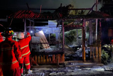 Kebakaran Kios Pakaian dan Sembako di Kuala Lapang Malinau, 36 Personel Damkar Dikerahkan hingga Dini Hari