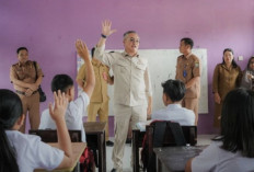Bupati Malinau Kunjungi Dua Sekolah di Malinau Utara, Dorong Pembelajaran Interaktif dan Tekankan Disiplin